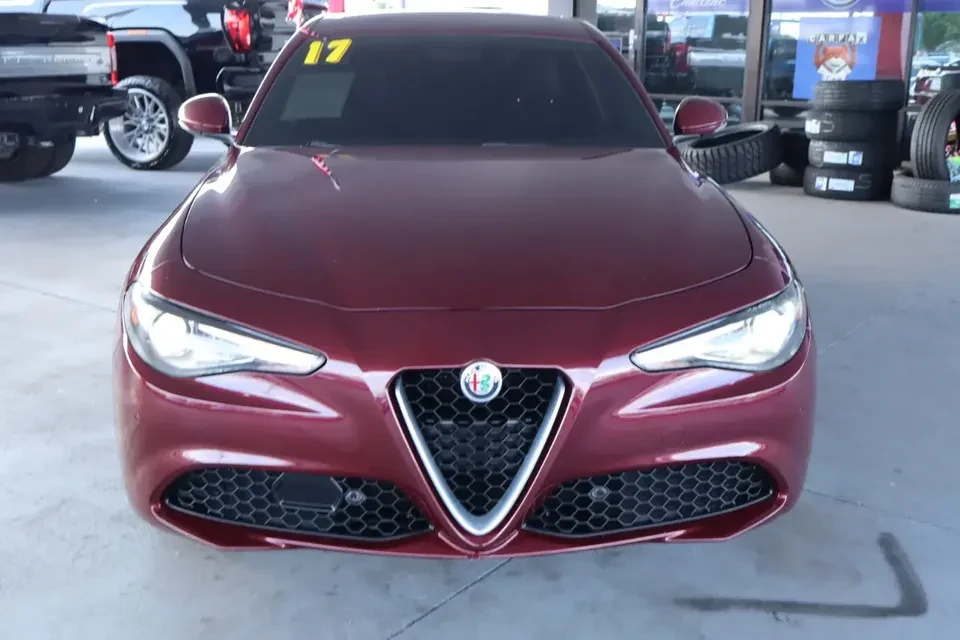 2017 Alfa Romeo Giulia - Image 5 of 7