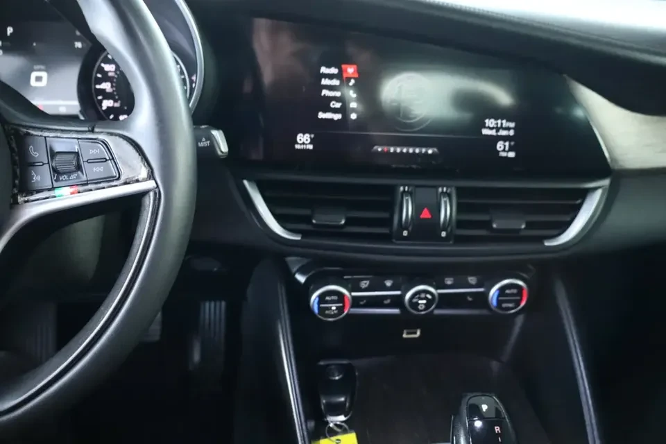 2017 Alfa Romeo Giulia - Image 6 of 7