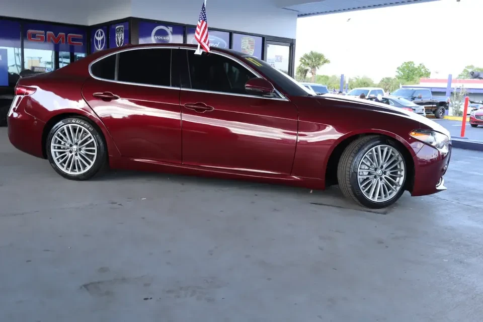 2017 Alfa Romeo Giulia - Image 2 of 7