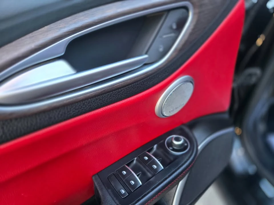 2017 Alfa Romeo Giulia - Image 11 of 17
