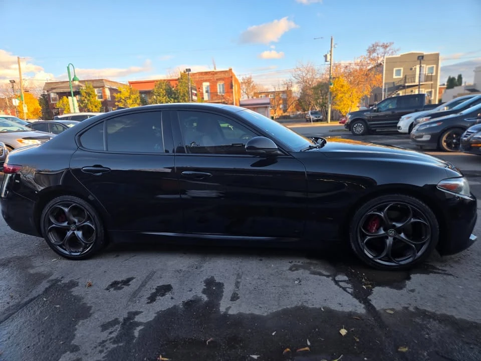 2017 Alfa Romeo Giulia - Image 9 of 17
