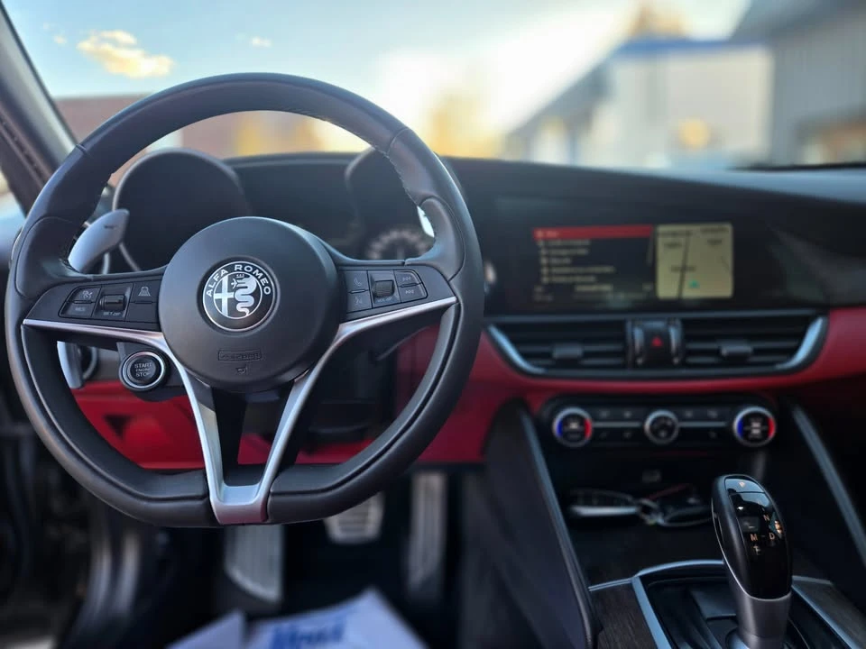2017 Alfa Romeo Giulia - Image 14 of 17