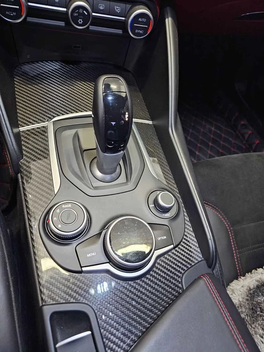 2017 Alfa Romeo Giulia Quadrifoglio - Image 11 of 15