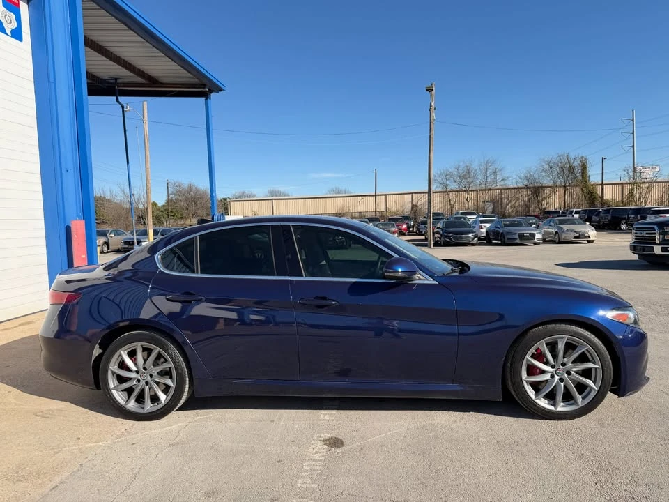 2017 Alfa Romeo Giulia - Image 3 of 12
