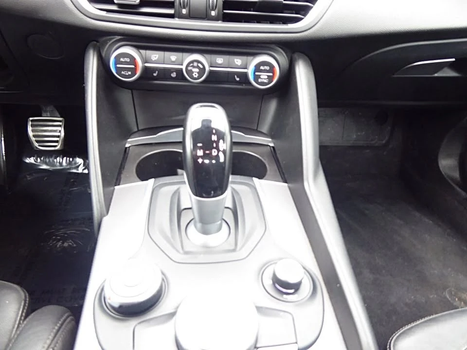 2017 Alfa Romeo Giulia - Image 11 of 15