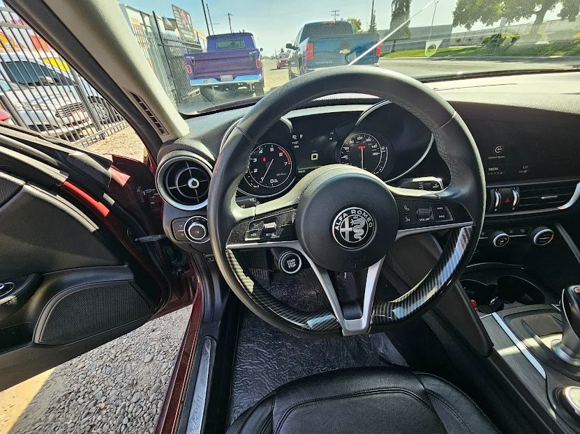 2017 Alfa Romeo Giulia - Image 18 of 20