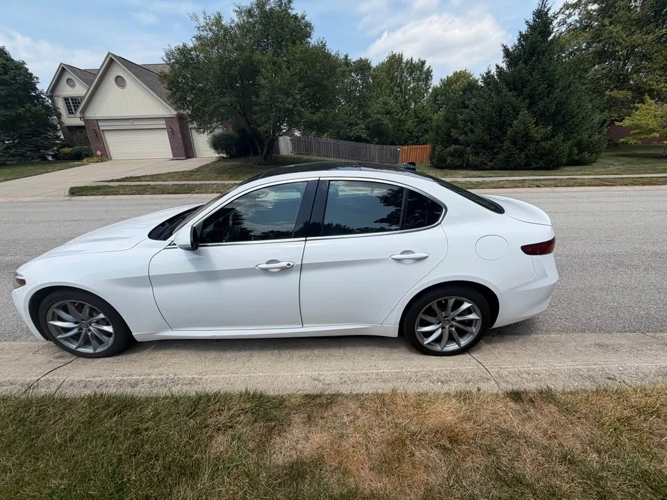 2017 Alfa Romeo Giulia - Image 11 of 14