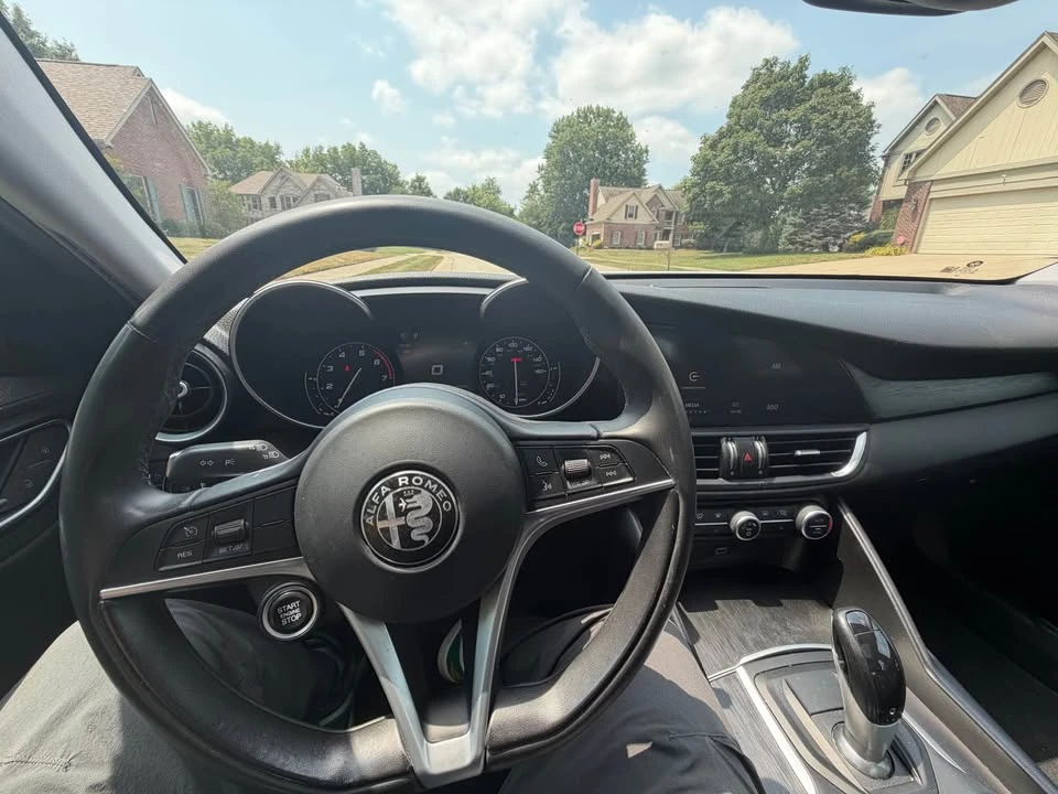 2017 Alfa Romeo Giulia - Image 6 of 14