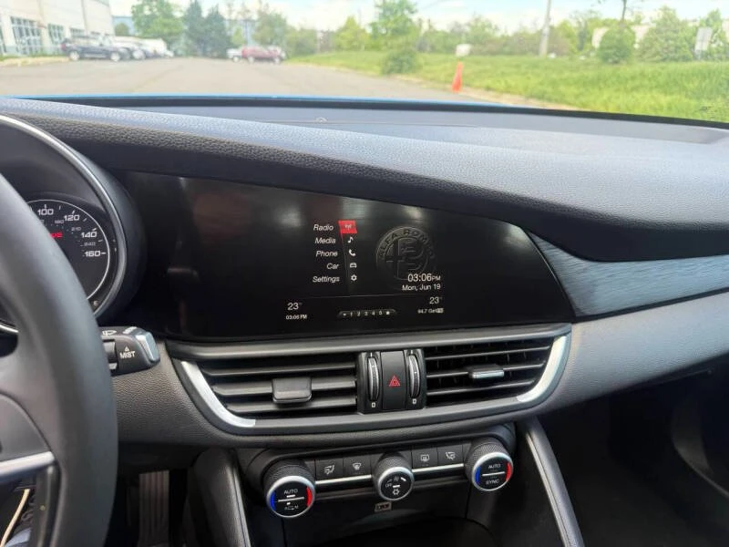 2017 Alfa Romeo Giulia - Image 15 of 19