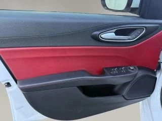 2017 Alfa Romeo Giulia - Image 17 of 19