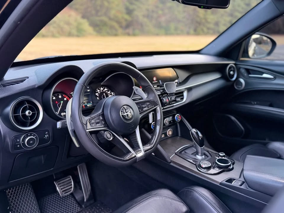 2017 Alfa Romeo Stelvio - Image 9 of 17