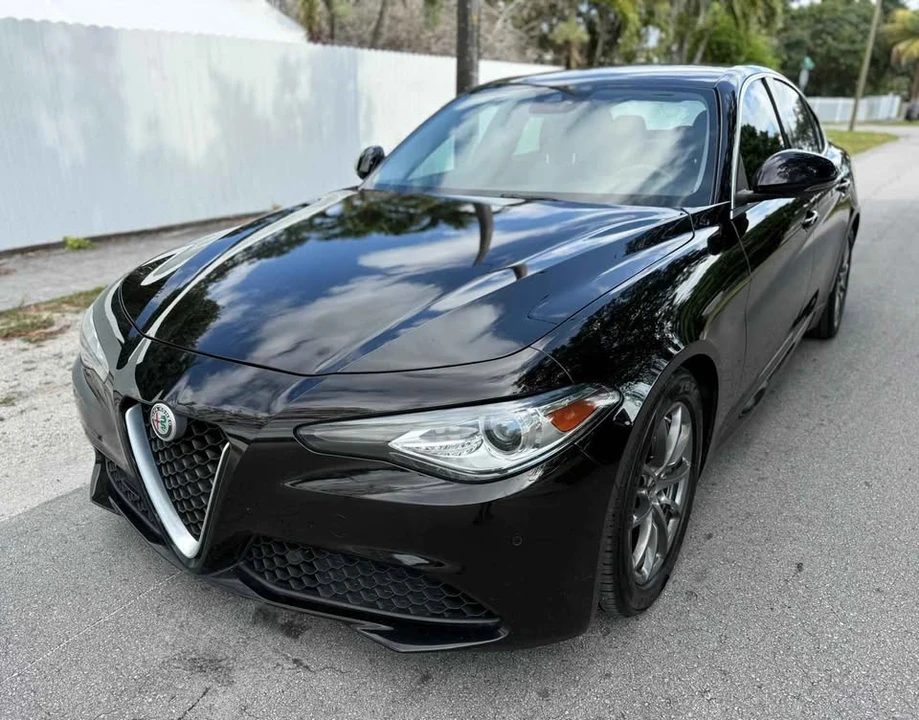 2017 Alfa Romeo Giulia - Image 6 of 15