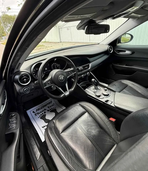 2017 Alfa Romeo Giulia - Image 11 of 15