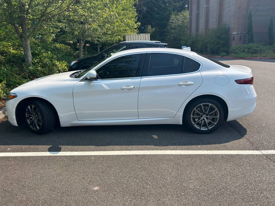2017 Alfa Romeo Giulia - Image 15 of 16