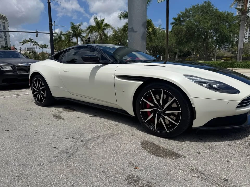 2017 Aston Martin DB11 - Image 8 of 19