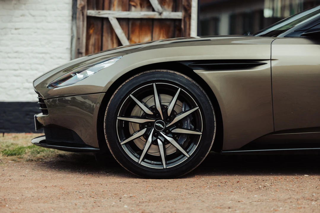 2017 Aston Martin DB11 V8 - Image 4 of 31