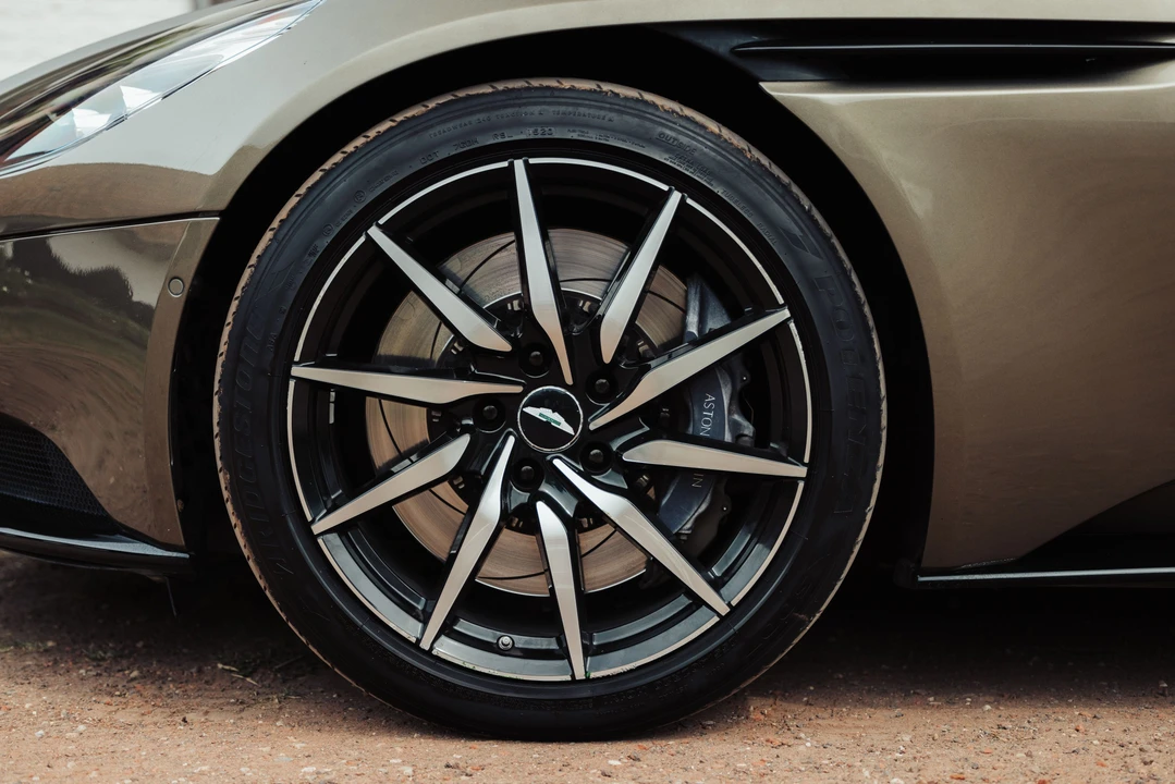2017 Aston Martin DB11 V8 - Image 6 of 31