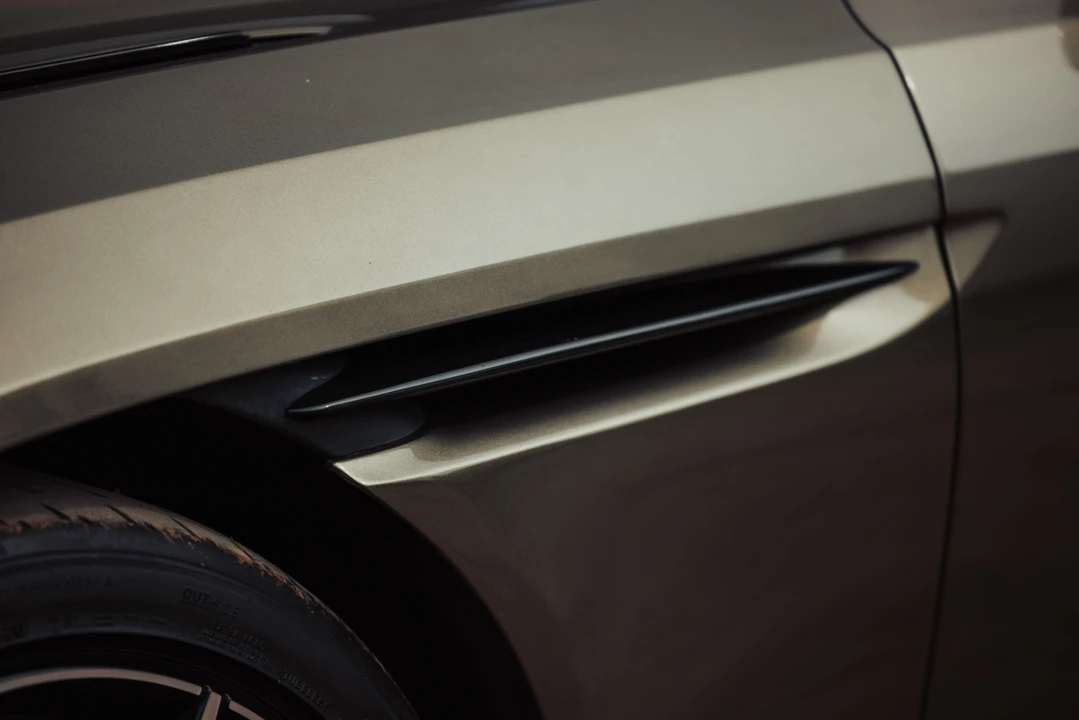 2017 Aston Martin DB11 V8 - Image 17 of 31