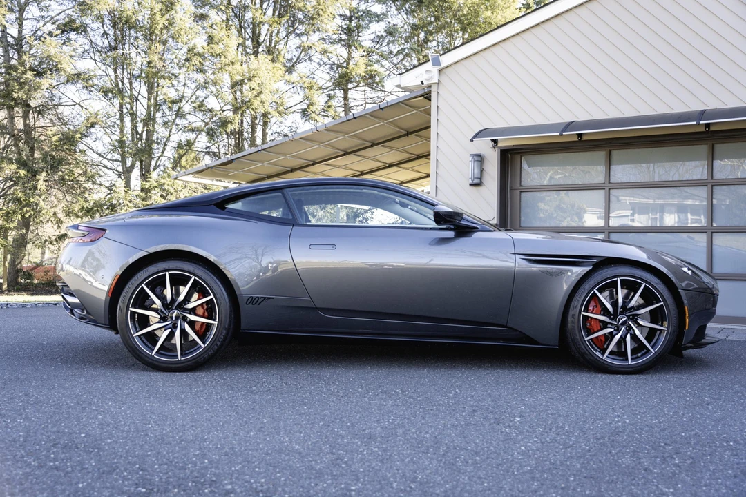 2017 Aston Martin DB11 V12 - Image 24 of 31