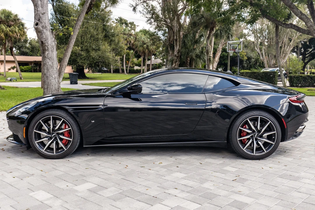 2017 Aston Martin DB11 V12 - Image 3 of 31