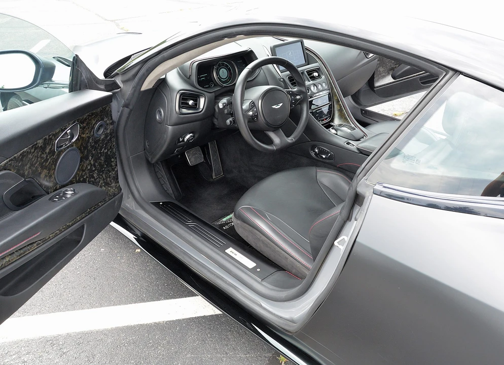 2017 Aston Martin DB11 - Image 27 of 31