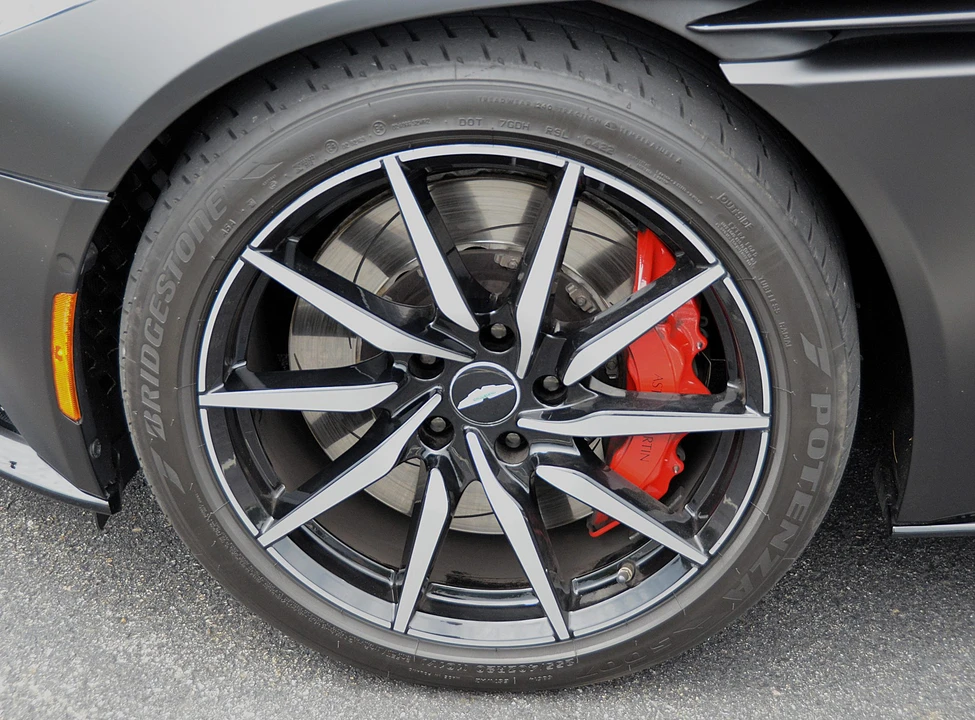2017 Aston Martin DB11 - Image 22 of 31