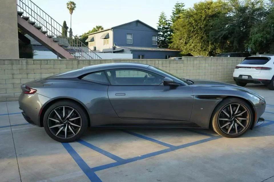 2017 Aston Martin - Image 4 of 9