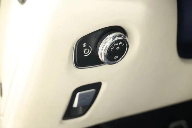 2017 Aston Martin DB11 V12 - Image 27 of 31