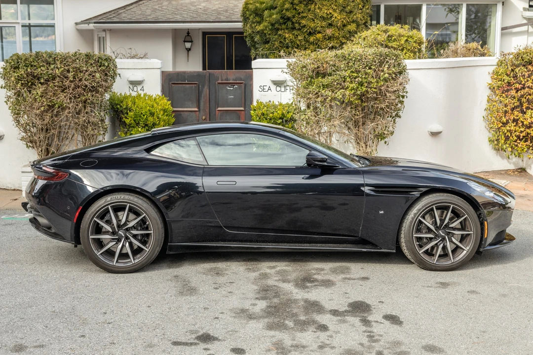 2017 Aston Martin DB11 V12 - Image 9 of 31