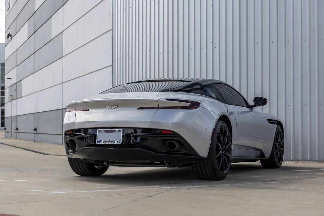 2017 Aston Martin DB11 V12 - Image 11 of 31