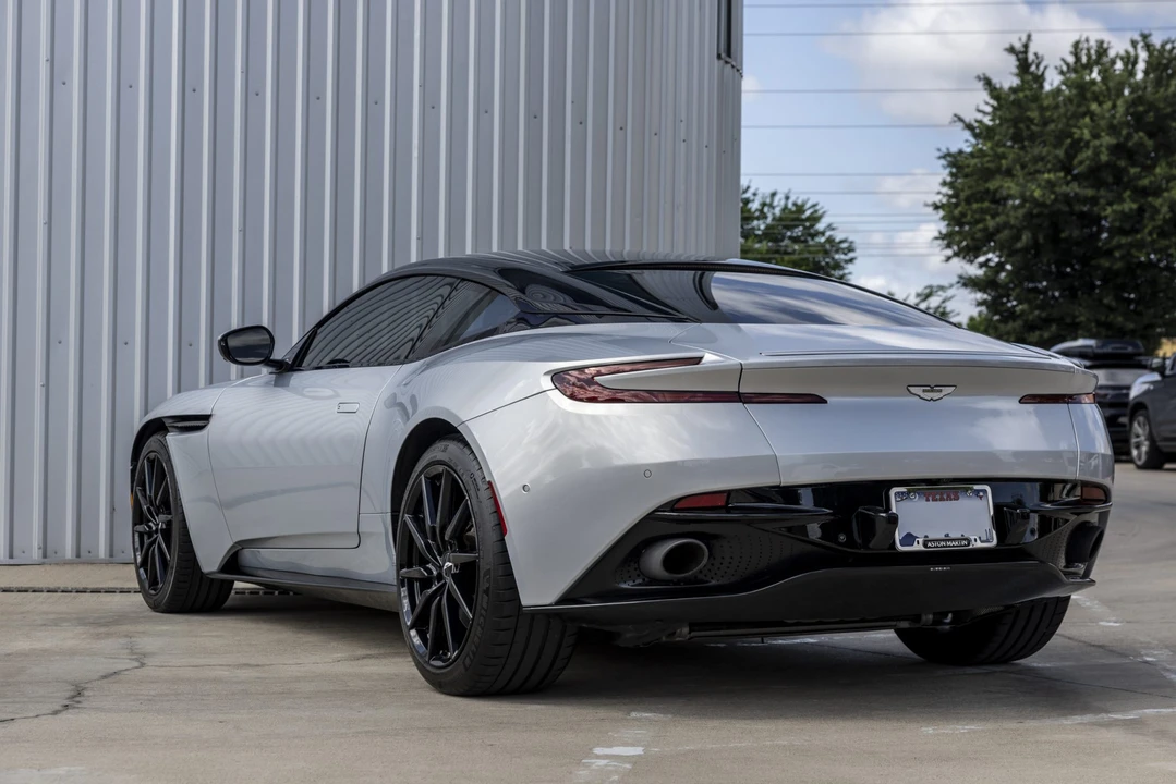 2017 Aston Martin DB11 V12 - Image 15 of 31