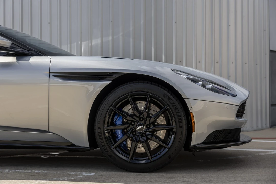 2017 Aston Martin DB11 V12 - Image 19 of 31