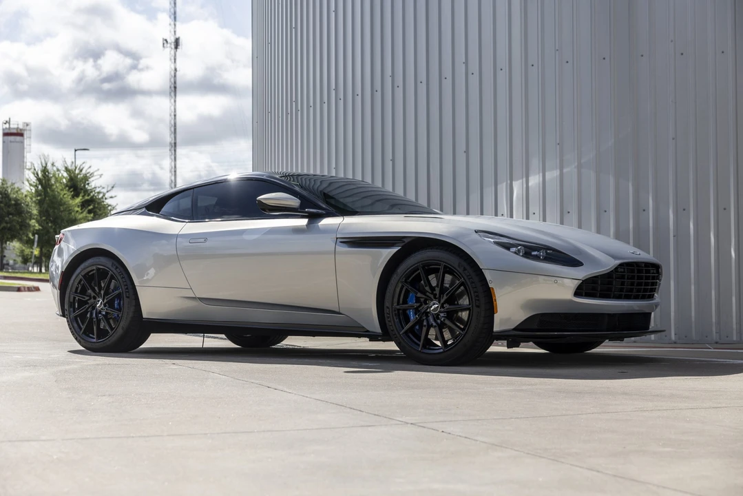 2017 Aston Martin DB11 V12 - Image 8 of 31
