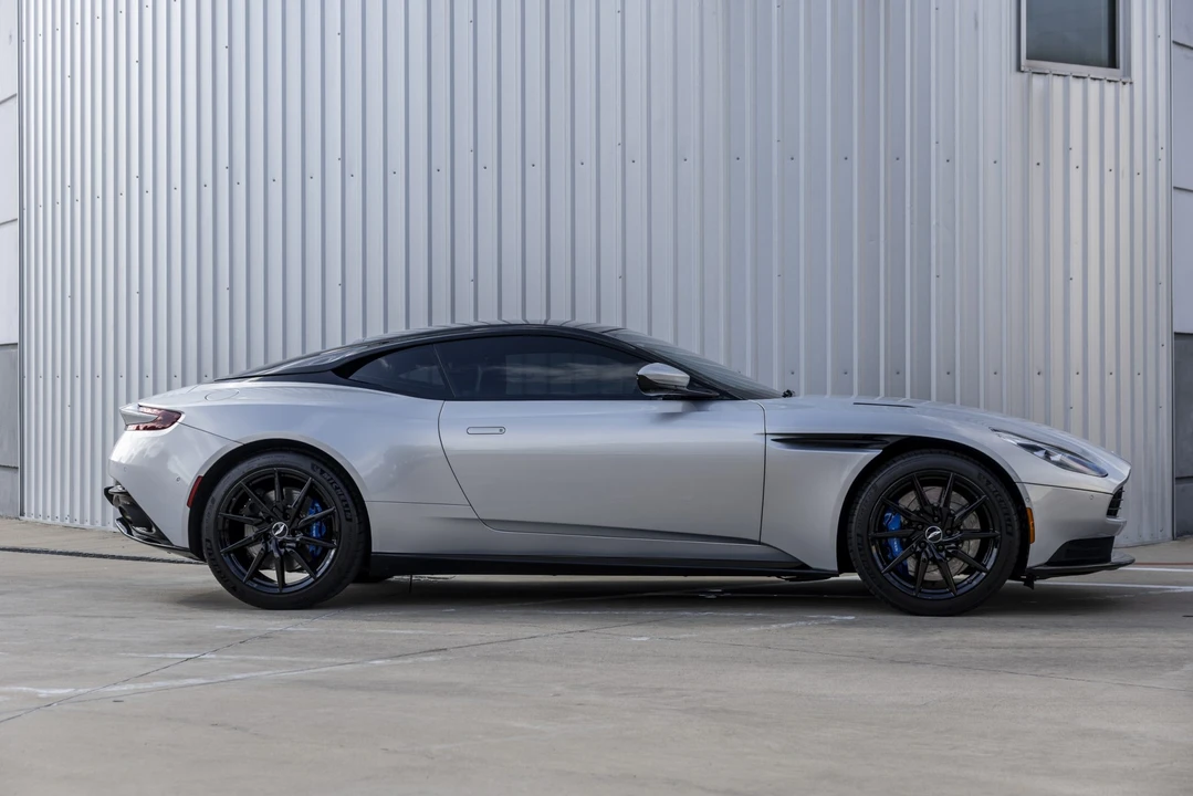 2017 Aston Martin DB11 V12 - Image 9 of 31
