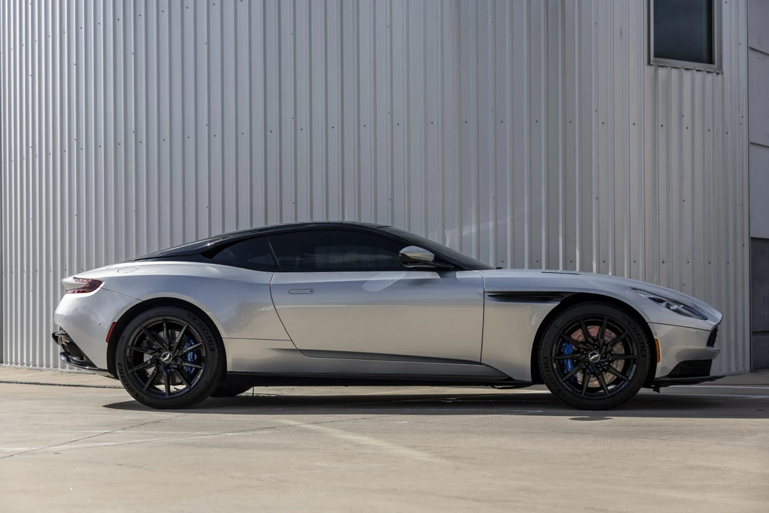 2017 Aston Martin DB11 V12 - Image 10 of 31