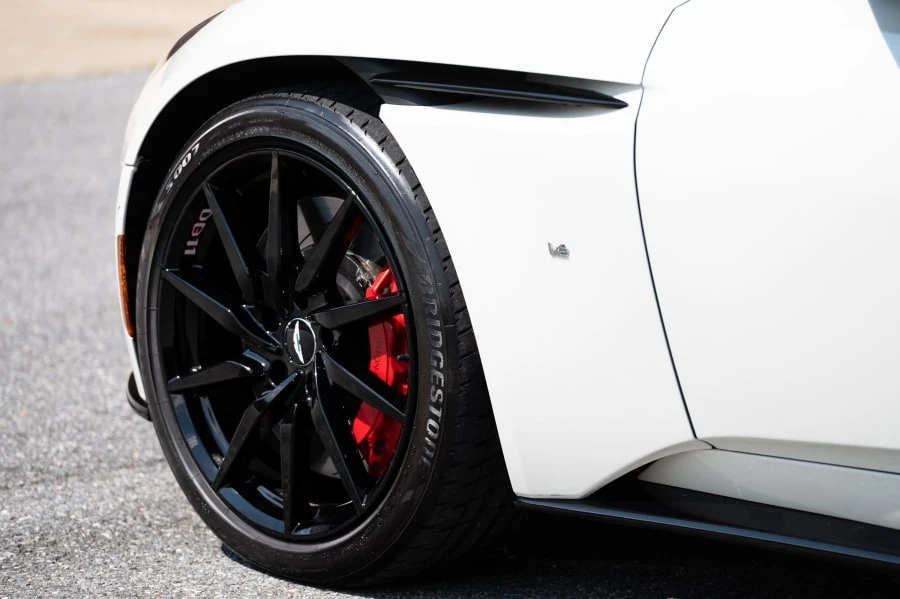 2017 Aston Martin DB11 V12 - Image 16 of 31