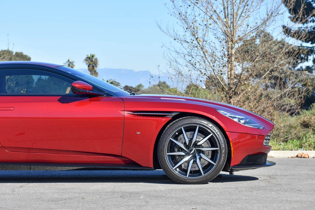 2017 Aston Martin DB11 V12 - Image 19 of 31