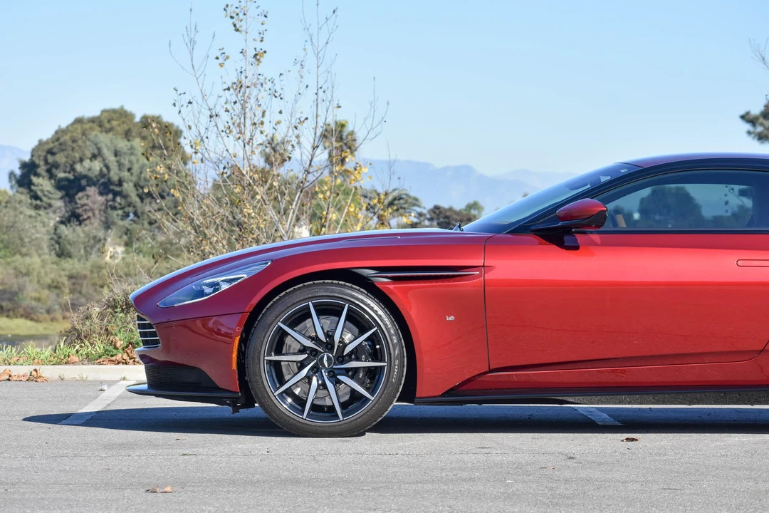 2017 Aston Martin DB11 V12 - Image 20 of 31