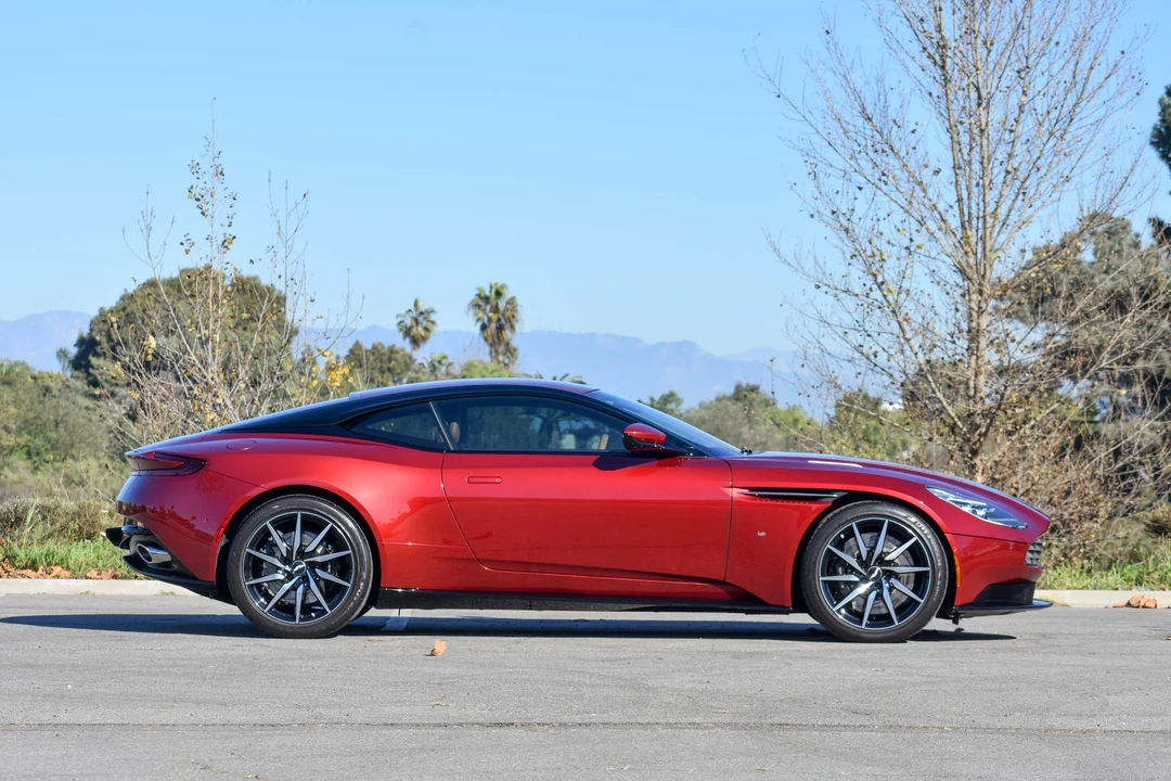 2017 Aston Martin DB11 V12 - Image 4 of 31