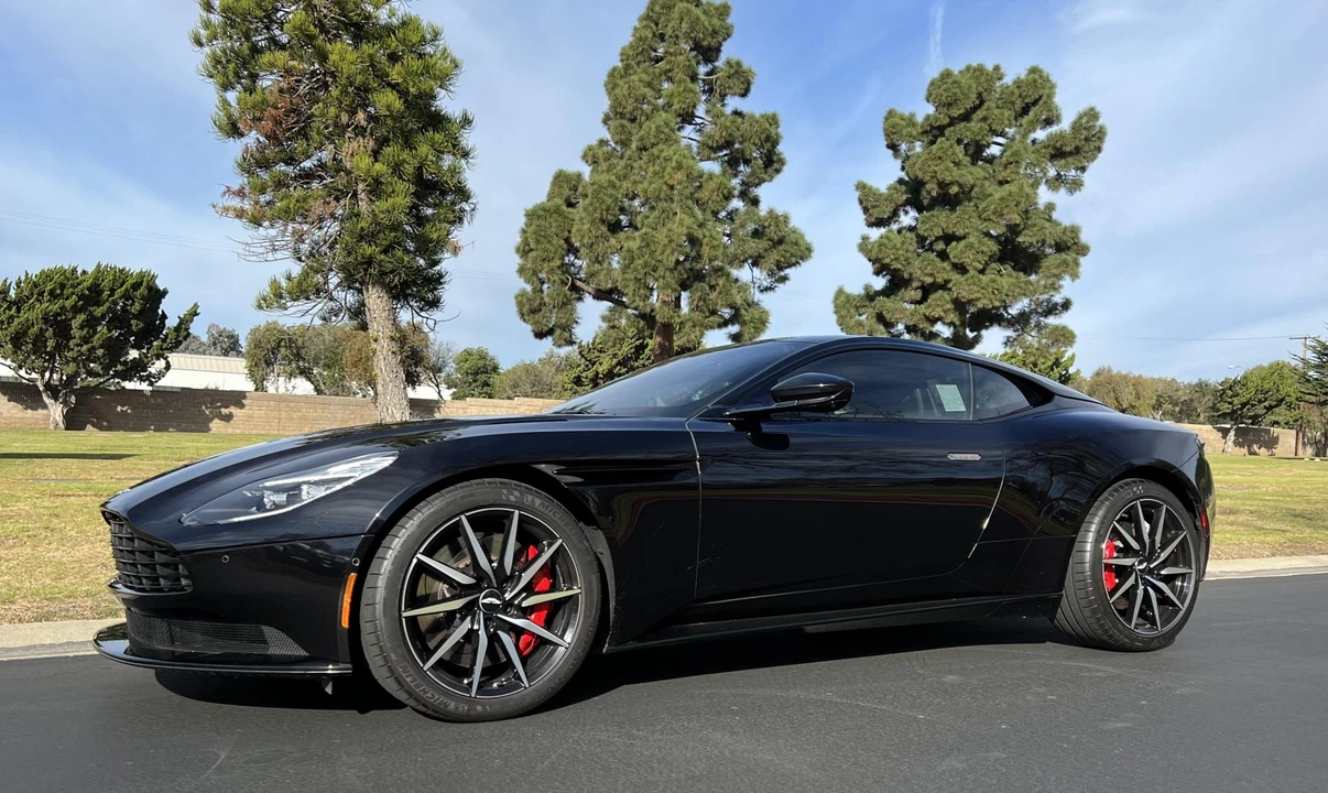 2017 Aston Martin DB11 - Image 7 of 31