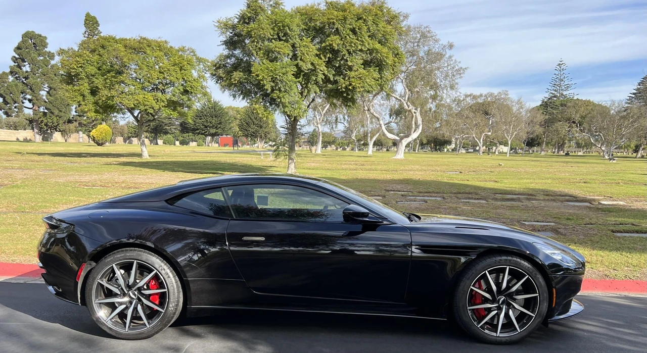 2017 Aston Martin DB11 - Image 23 of 31