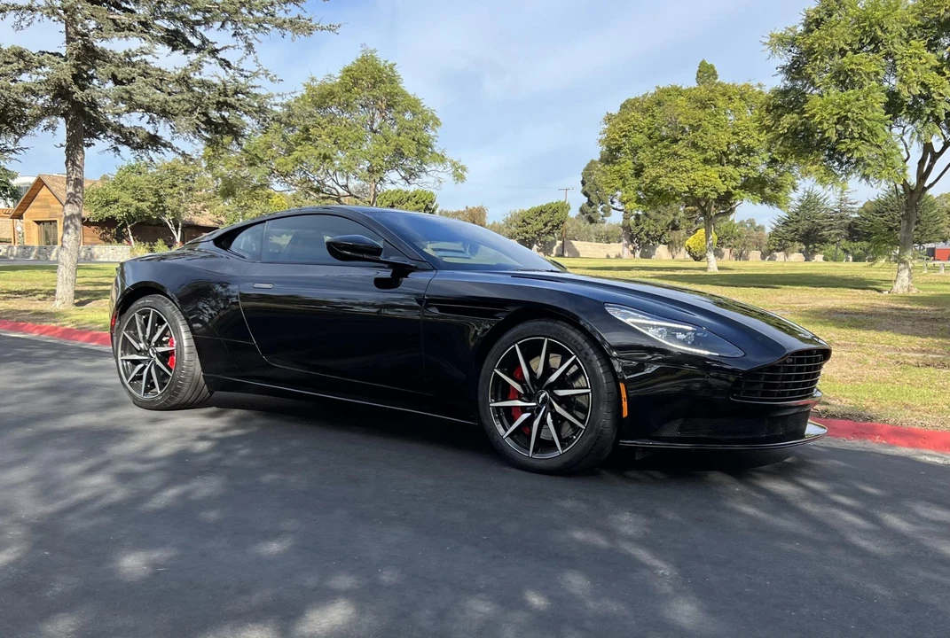 2017 Aston Martin DB11 - Image 25 of 31