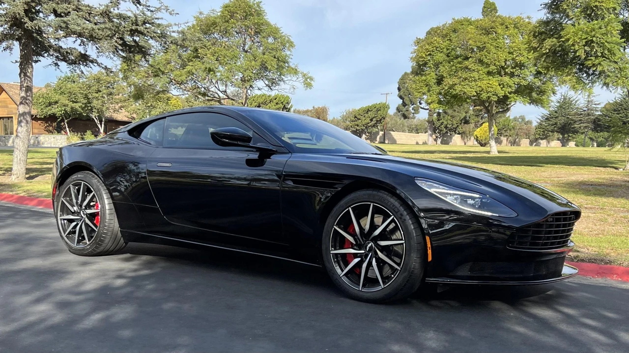 2017 Aston Martin DB11 - Image 28 of 31