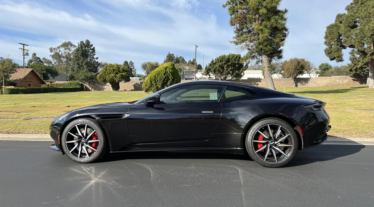 2017 Aston Martin DB11 - Image 8 of 31