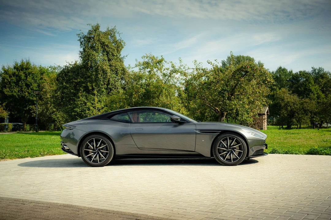 2017 Aston Martin DB11 V12 - Image 12 of 31