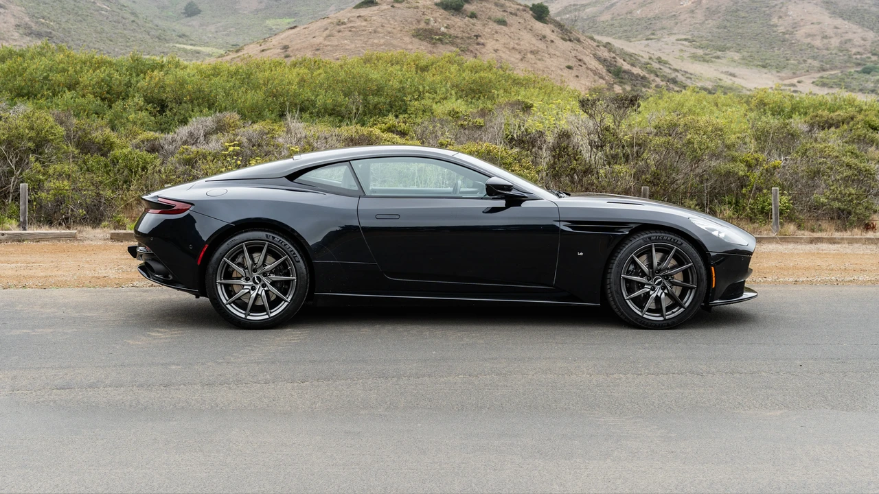 2017 Aston Martin DB11 V12 - Image 5 of 31