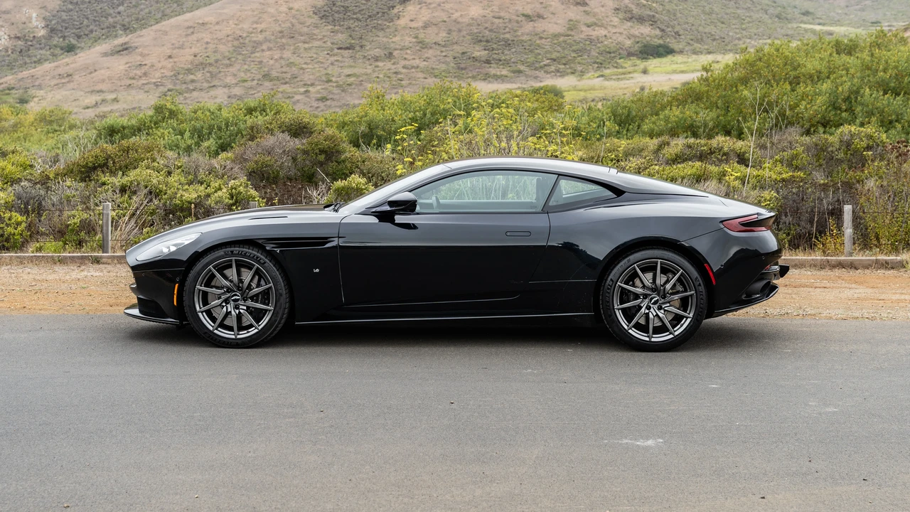 2017 Aston Martin DB11 V12 - Image 9 of 31