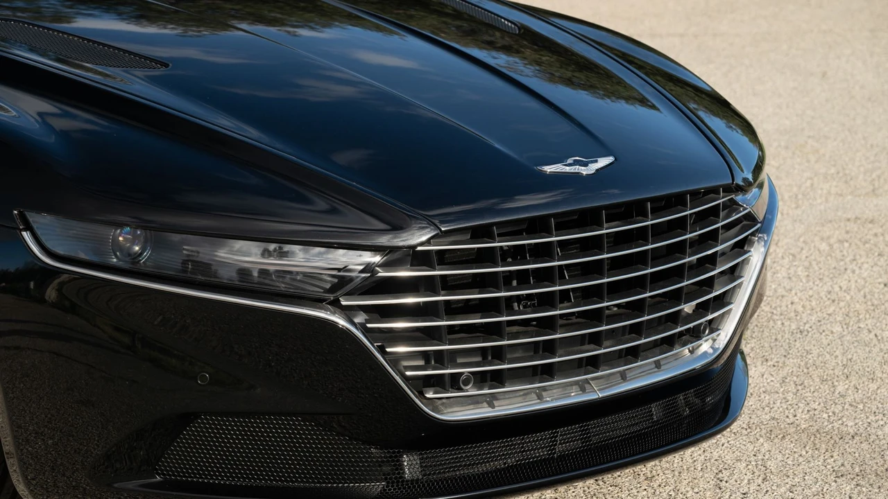 2017 Aston Martin Lagonda - Image 26 of 31
