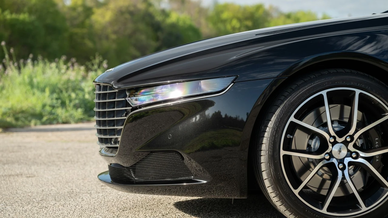 2017 Aston Martin Lagonda - Image 21 of 31