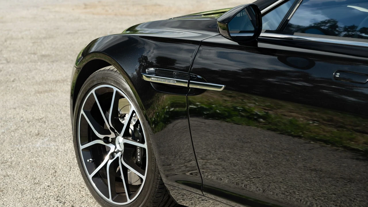 2017 Aston Martin Lagonda - Image 18 of 31